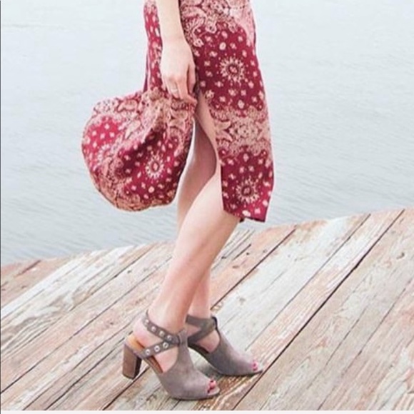 Gray Genuine Leather Peep Toe Block Heel Sandals - Picture 2 of 8